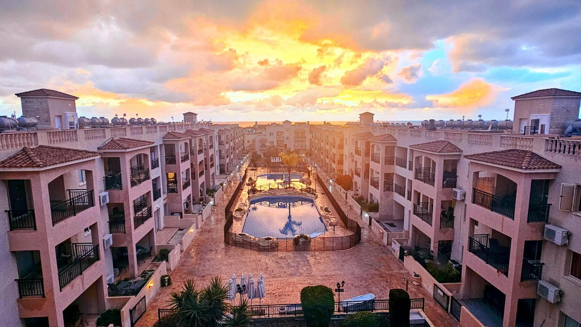 Apartment Royal-seacrest Oasis, Pool-side Paphos