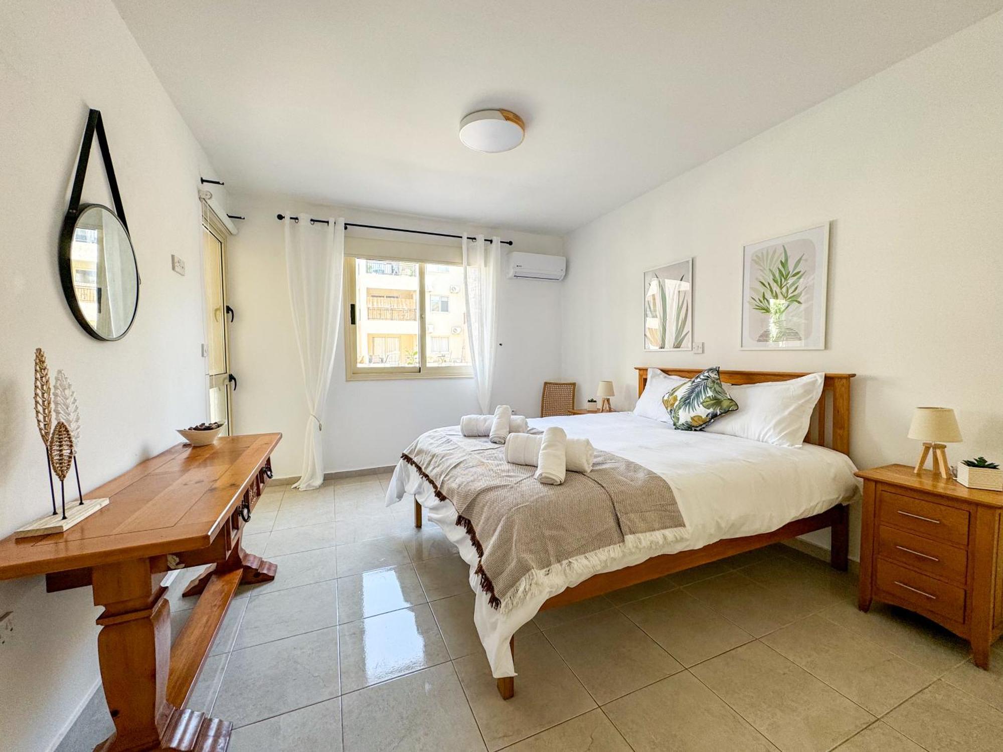 Royal-seacrest Oasis, Pool-side Apartment