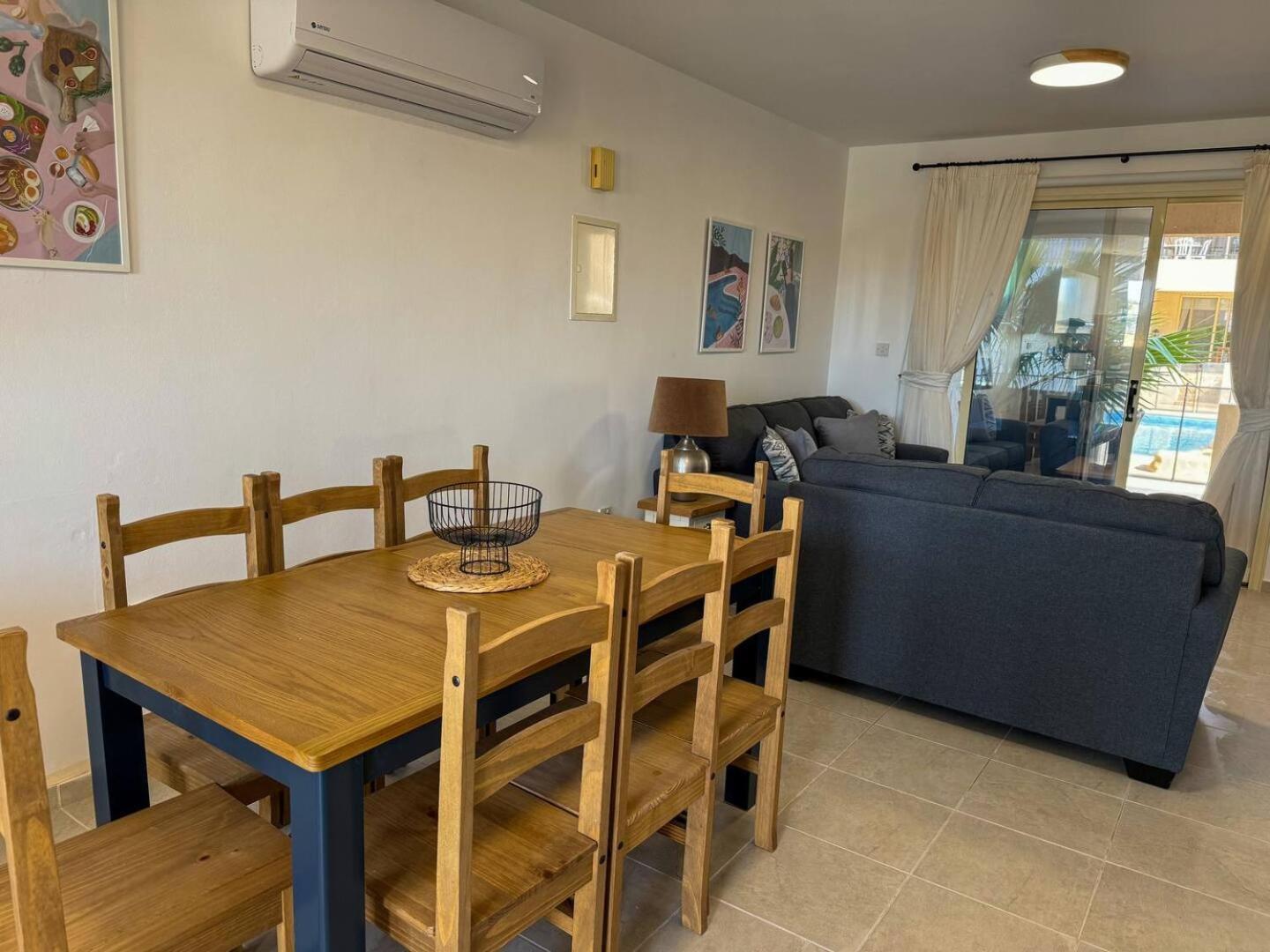 Royal-seacrest Oasis, Pool-side Appartement Paphos