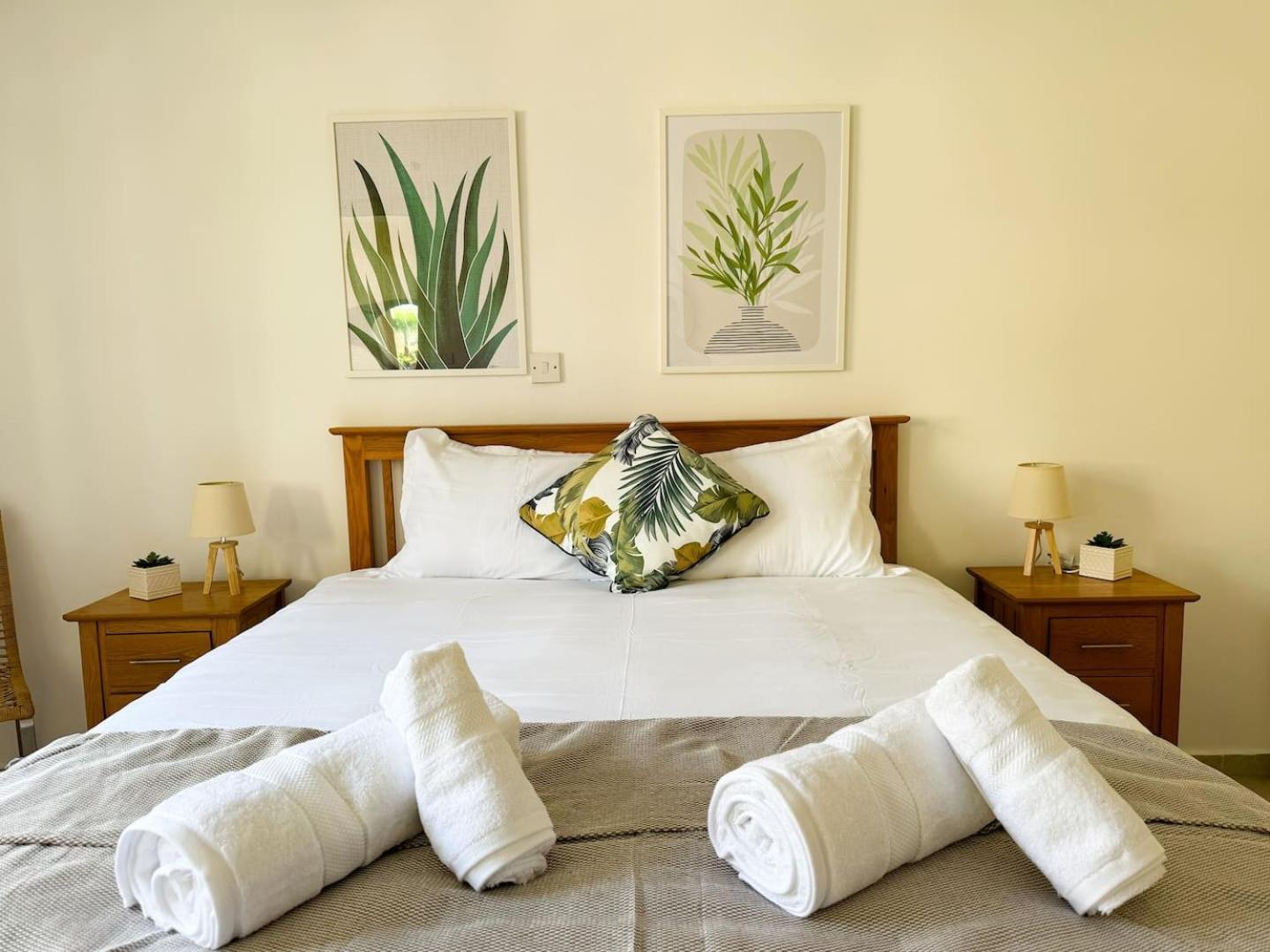 Royal-seacrest Oasis, Pool-side Appartement Paphos